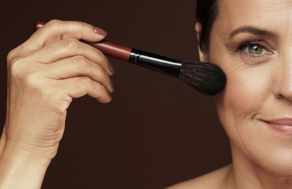 Comment lisser et rehausser mes traits avec un maquillage éclatant ?