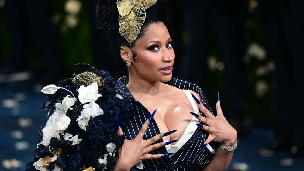 « L'assassin JD Vance » : Nicki Minaj taxe le vice-président américain d'assassin devant la veuve de Charlie Kirk