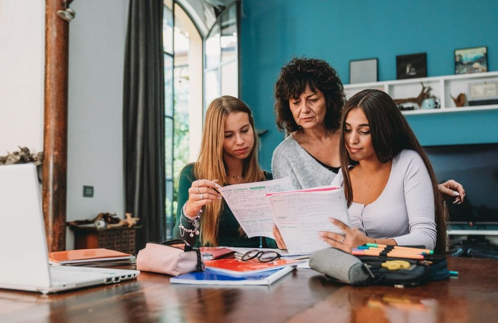 L'édito de ELLE : quand le bac des enfants devient la frayeur des parents