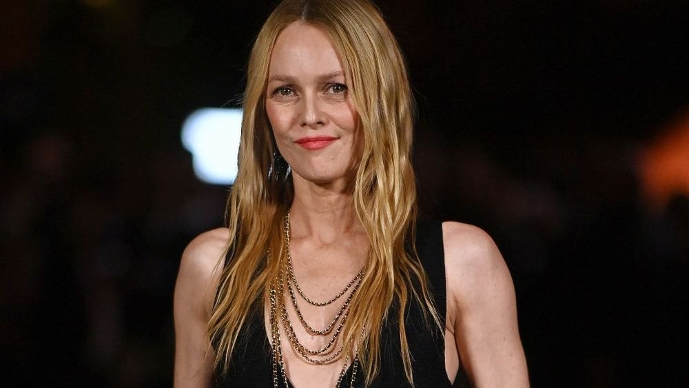 Vanessa Paradis fond en larmes : ce lieu "avec des fantômes" qui l’a complètement bouleversée, "Quand tu ouvres la porte..."