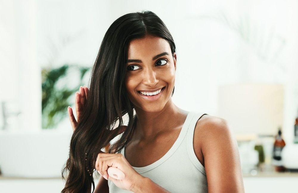 Utilisé par les grands-mères indiennes, cet ingrédient capillaire est l’alternative au shampoing pour des cheveux brillants