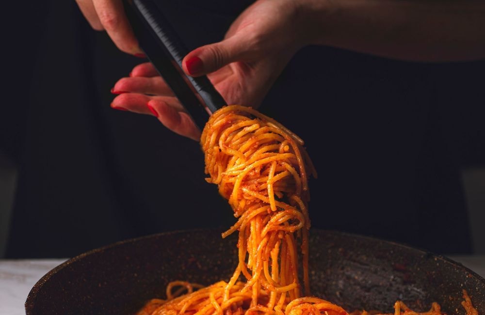 Voici la recette italienne de spaghettis à la tomate et piment qui fait le buzz sur les réseaux sociaux