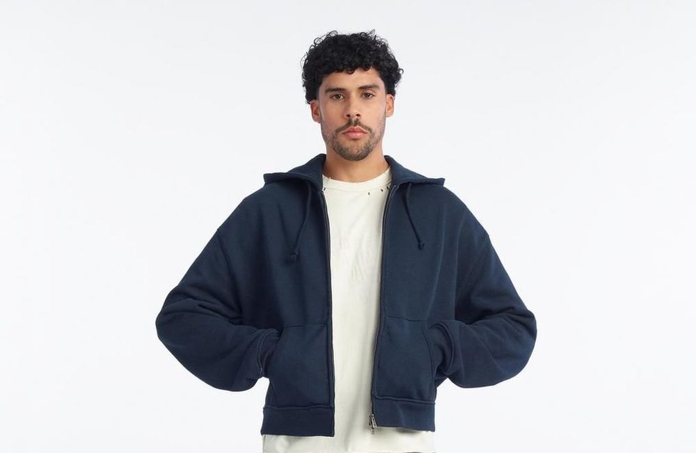 Pour sa collection avec Zara, Bad Bunny choisit son petit frère comme mannequin