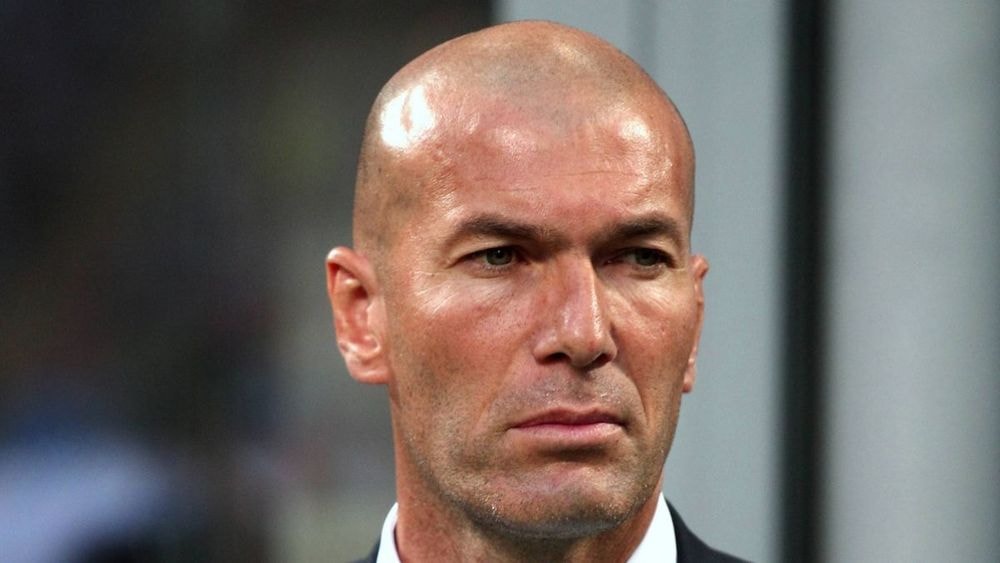 Zinédine Zidane victime d'un accident de voiture avant l'Euro : pour cacher ses blessures, il a fait l'impensable avec ses coéquipiers