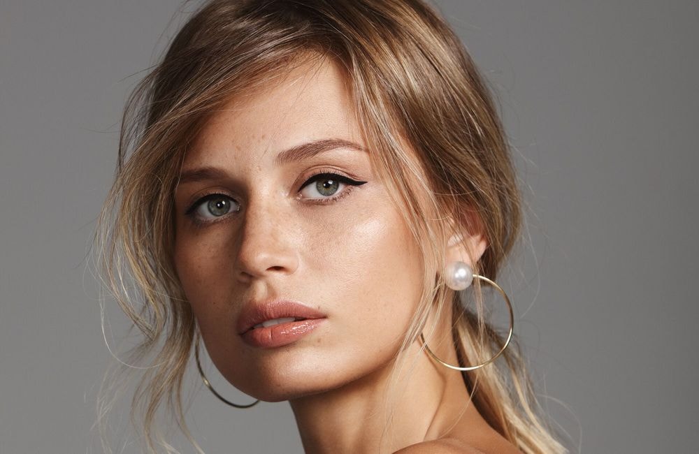 Teint hâlé sans UV : l’astuce bluffante repérée sur les réseaux