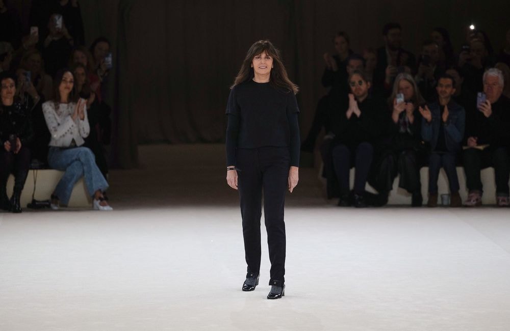 En pleine nuit, Chanel annonce le départ de Virginie Viard
