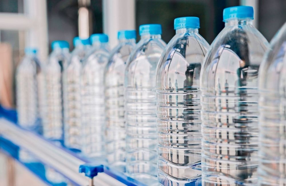 Le système de contrôle des eaux en bouteille connaît de « sérieuses lacunes » en France