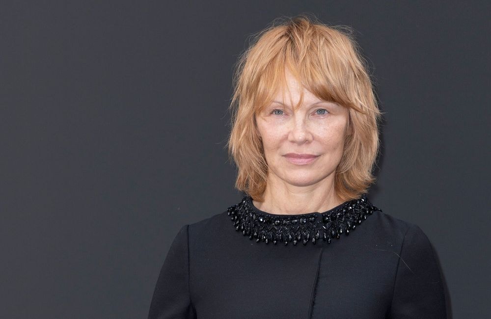 Pamela Anderson change encore de coloration et troque son roux flamboyant pour un blond vénitien lumineux