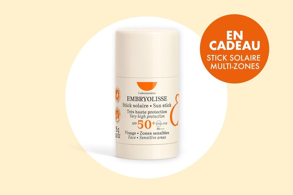 Cette semaine avec votre magazine ELLE : un stick solaire Embryolisse à emporter partout