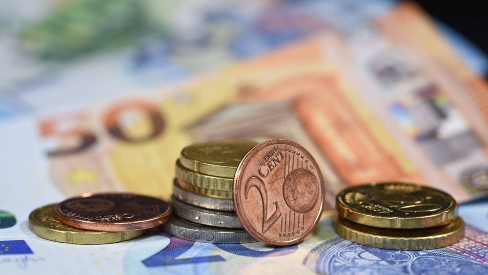 Baisse du taux du Livret A, hausse du Smic en 2025... Les 3 infos argent du jour