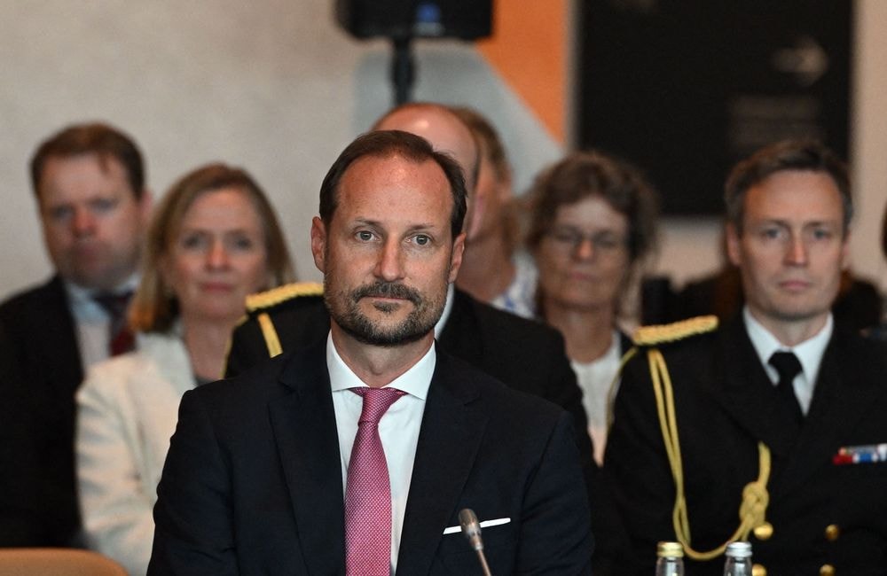 Le prince Haakon de Norvège brise le silence sur son beau-fils Marius, inculpé pour viols