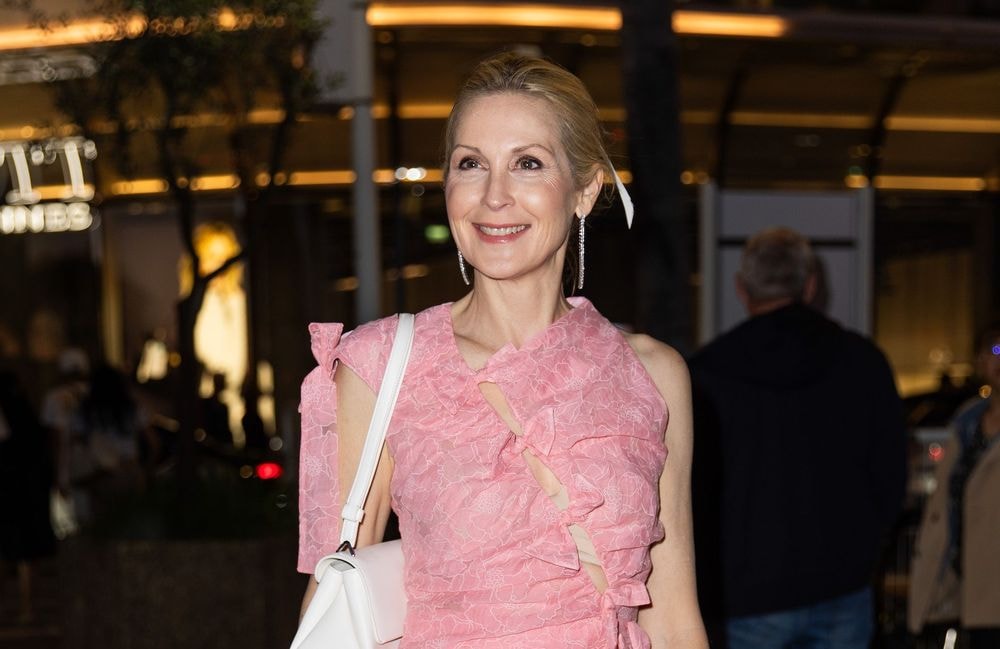 Que donne la tendance coquette adoptée par Kelly Rutherford, la reine du quiet luxury ?