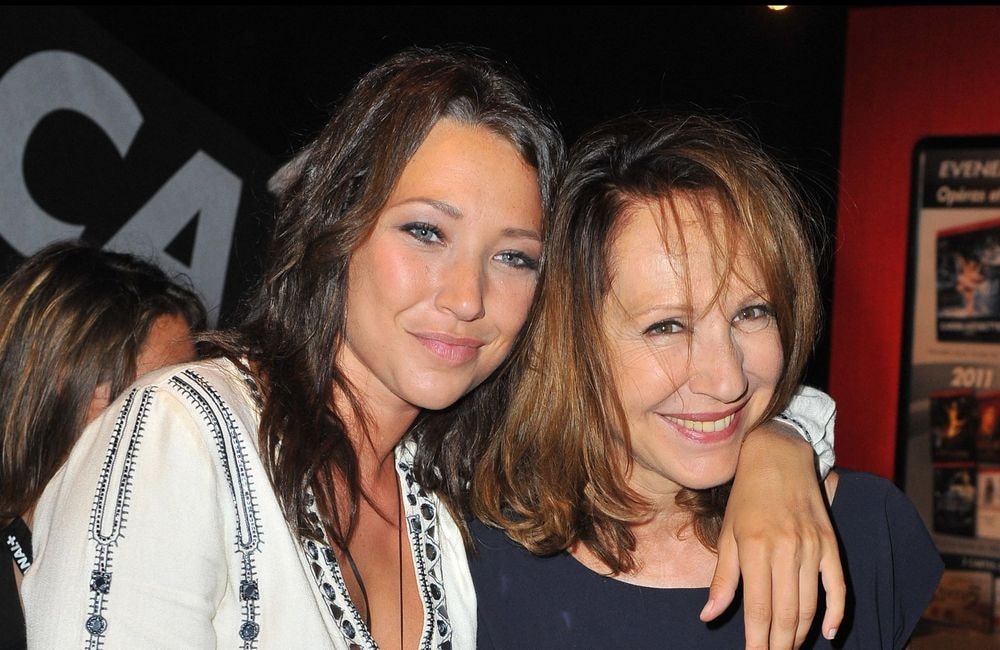 Laura Smet partage un tendre souvenir avec sa mère Nathalie Baye
