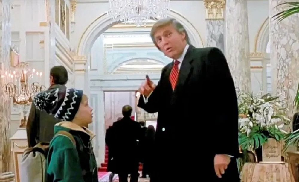 "Ils m'ont supplié" : 32 ans après, Donald Trump rétablit la vérité sur Maman j'ai encore raté l'avion