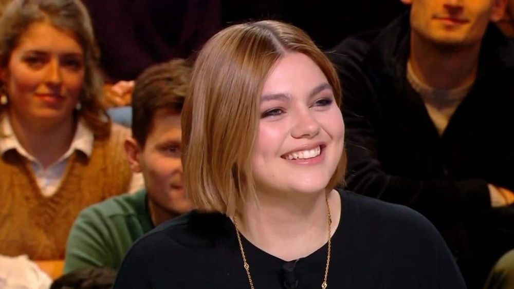 "Je sais que vous faites votre travail..." : Louane recadre un agent de sécurité en plein concert à Lille