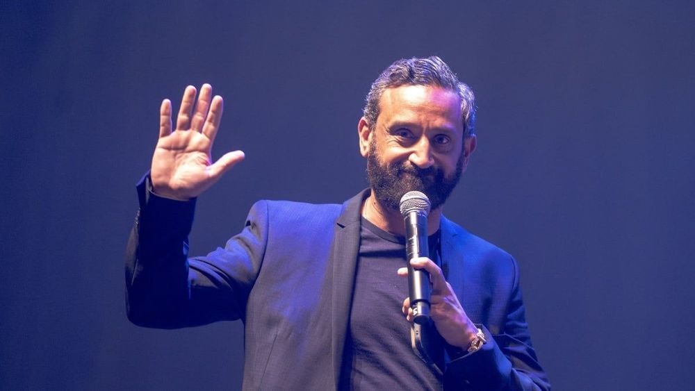 Piscine et court de padel : Cyril Hanouna ouvre les portes de sa somptueuse villa tropézienne, estimée à 8,5 millions d'euros