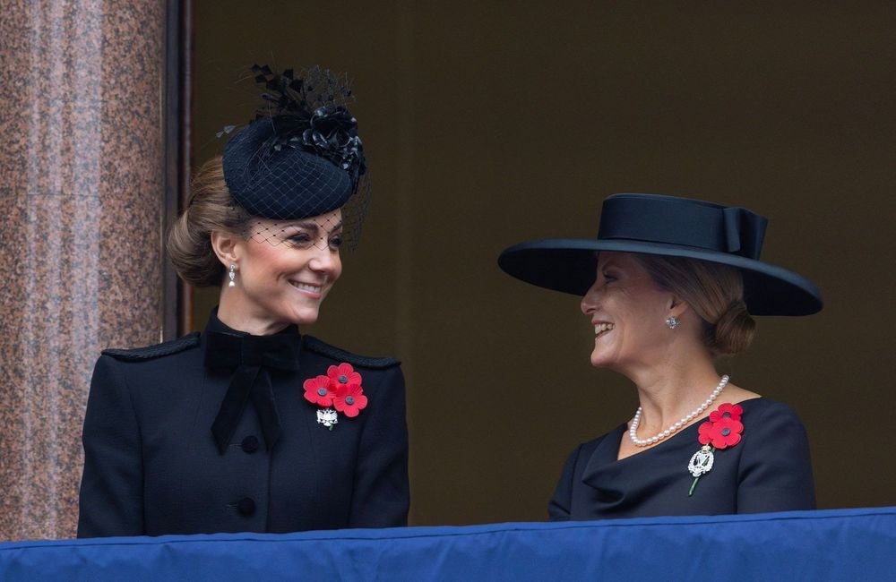 Kate Middleton rend hommage à Lady Diana et à la Reine Elisabeth II lors du Remembrance Sunday