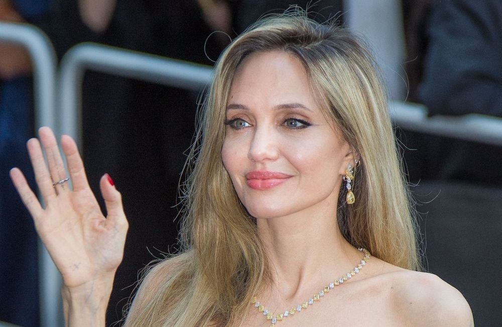 Angelina Jolie fière : elle encourage son fils Knox, 17 ans, lors d’un match de boxe thaï