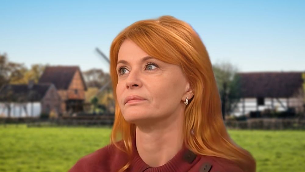 "J'ai des vaches, un potager" : Axelle Red nous fait visiter son studio à la ferme