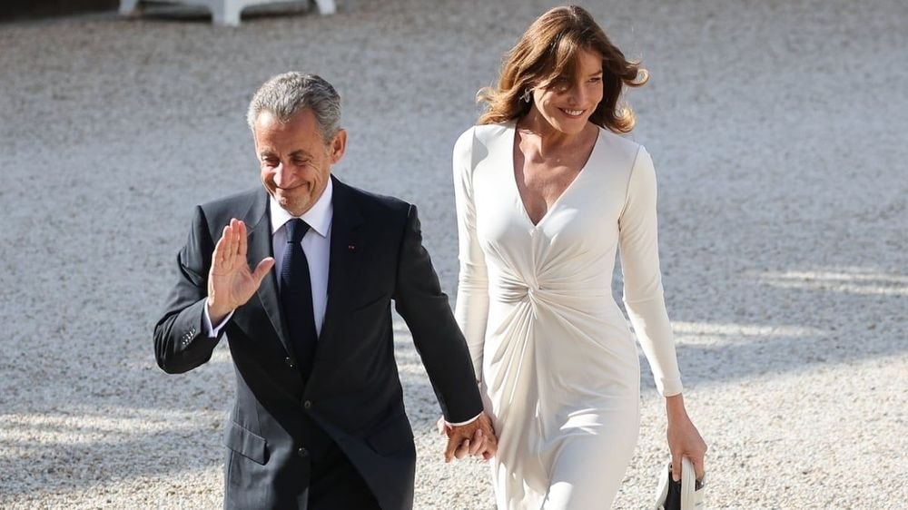 Nicolas Sarkozy et Carla Bruni accusés "d'abus de pouvoir", leur virée loin de Paris vire au cauchemar