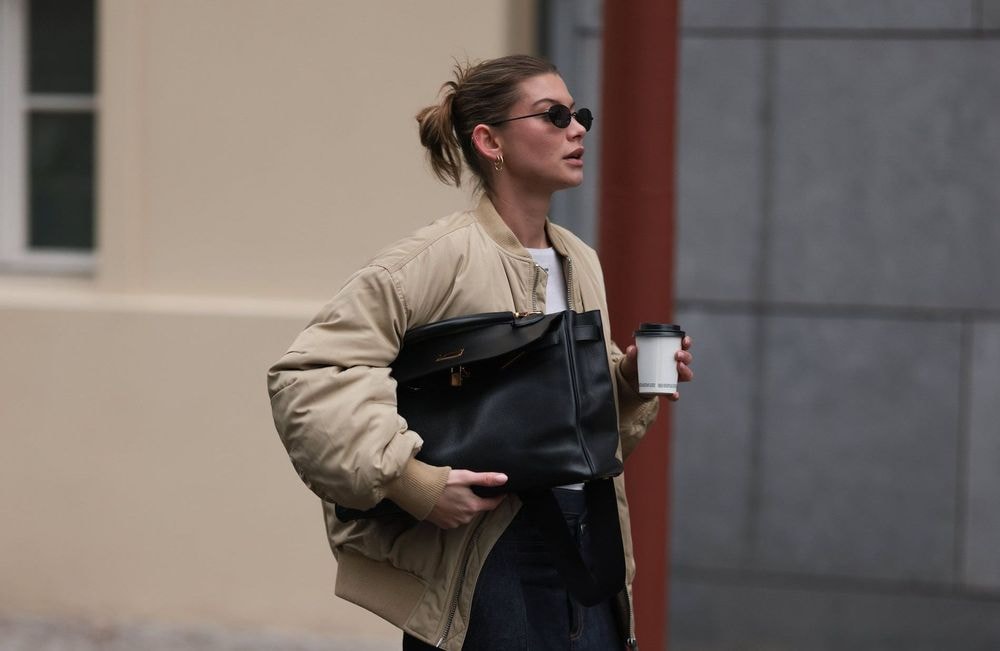 « Medicine bag » : la tendance sac chic et minimaliste de 2025