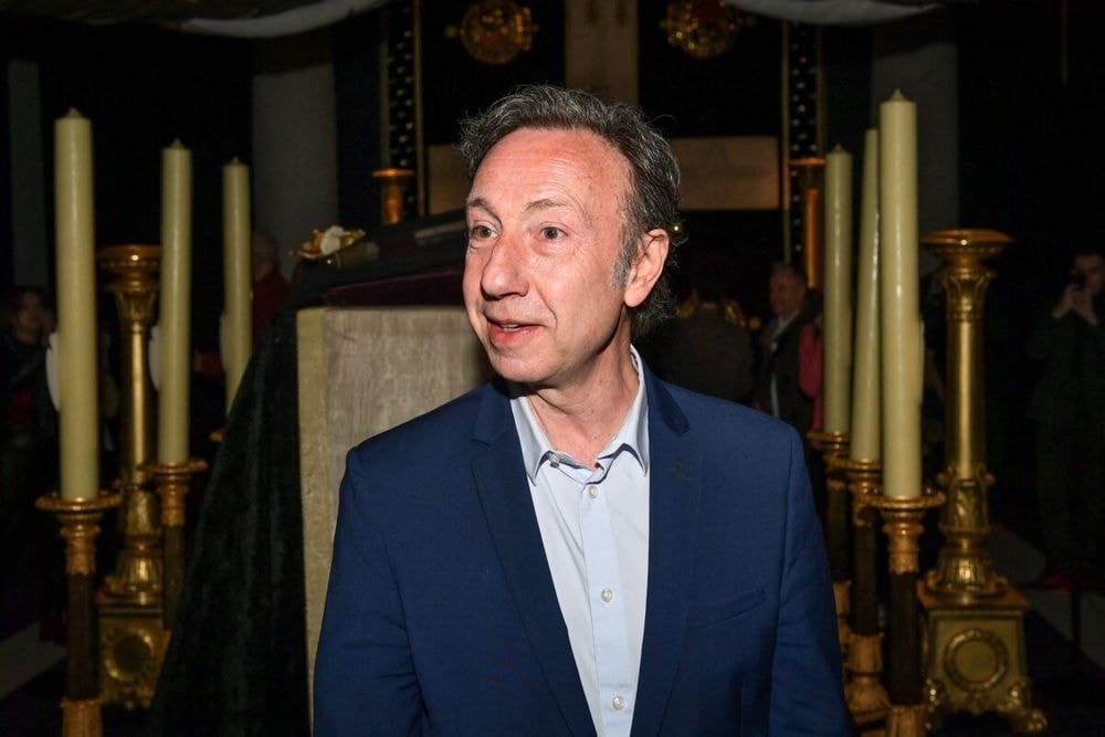 Stéphane Bern sans pudeur sur sa vie intime avec son homme de 20 ans son cadet : “Il est obligé de me…”