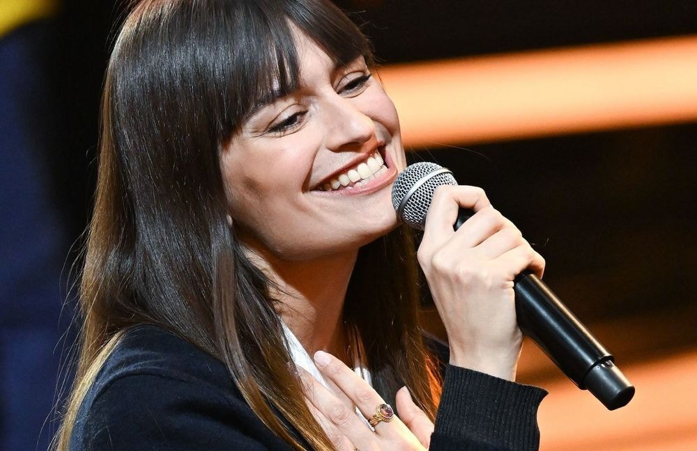 Clara Luciani fait de rares confidences sur la maladie neurologique dont elle souffre