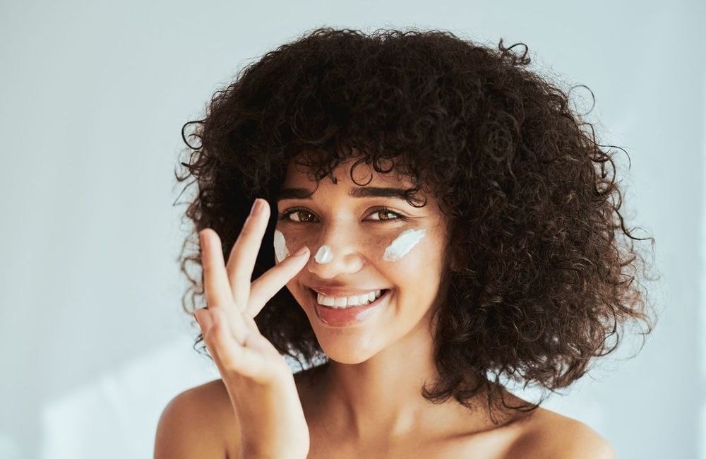 « Économisez votre argent ! » : ces 3 produits de beauté sont une arnaque selon une dermatologue