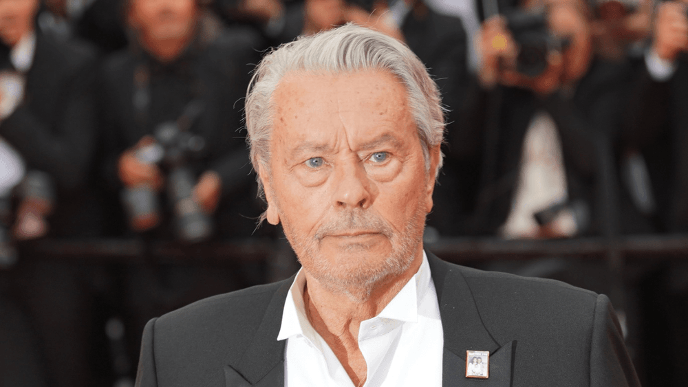 Mort d'Alain Delon : son chien euthanasié pour respecter les dernières volontés de l'acteur