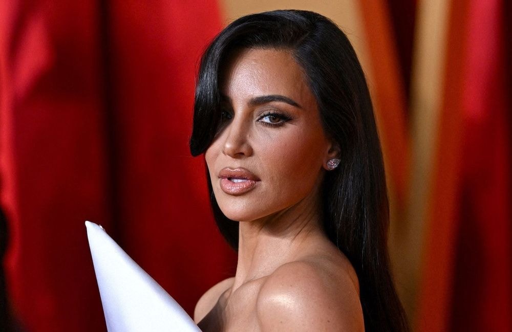 Qui est cet homme avec qui Kim Kardashian a flirté durant l’after party des Oscars 2024 ?