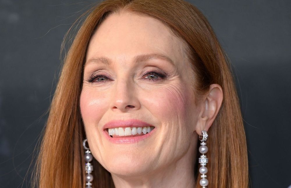Cliché de vacances : à 64 ans, Julianne Moore se dévoile sans maquillage
