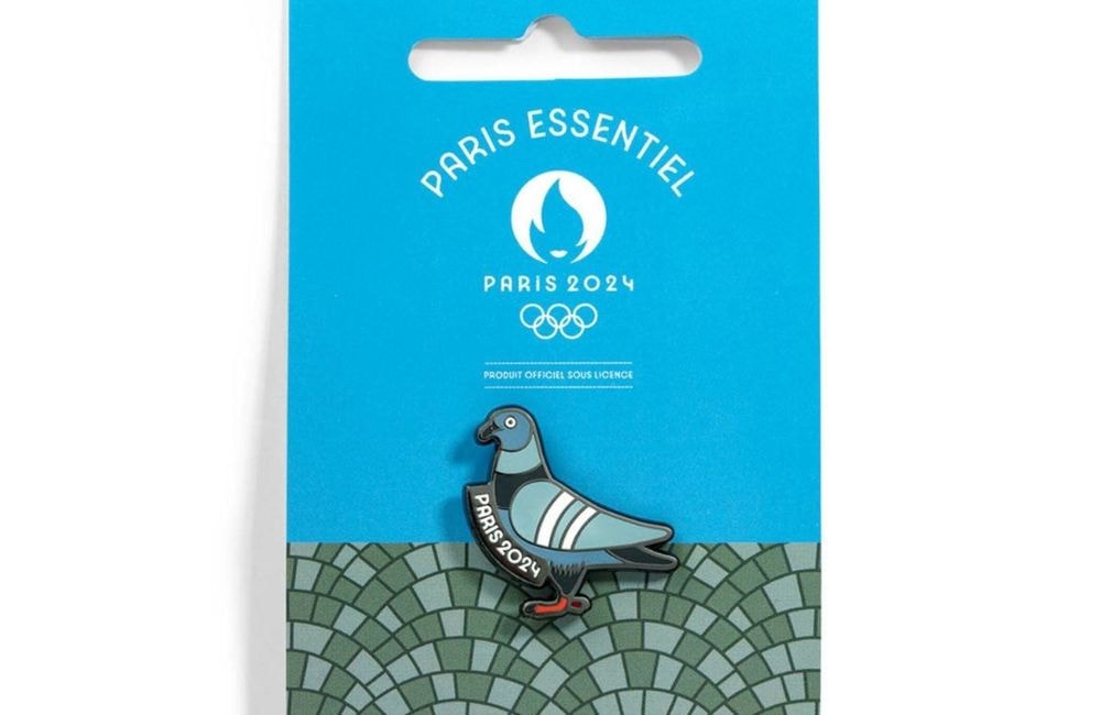JO 2024 : Ce pin’s insolite et très parisien connaît un succès fulgurant