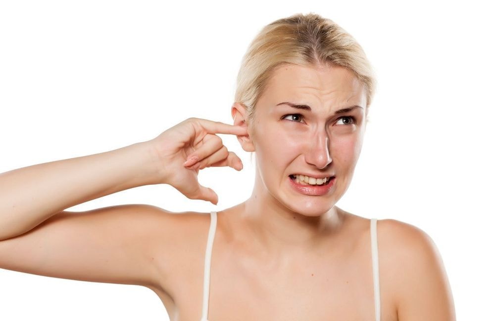 Ménopause : pourquoi peut-on avoir les oreilles qui grattent ?