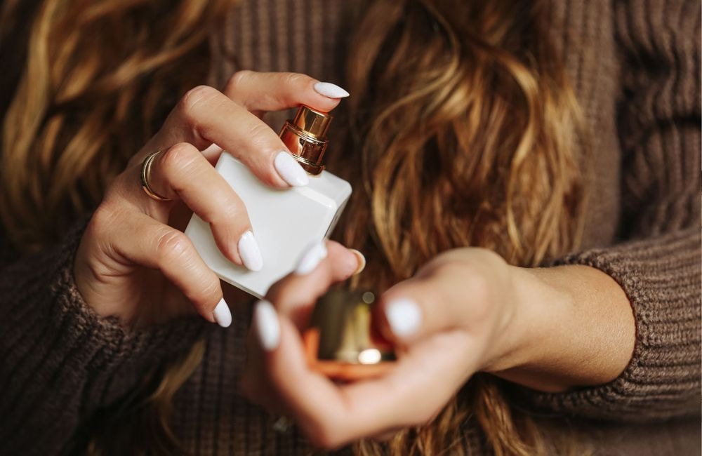 Comment (vraiment) réussir son layering de parfums selon des parfumeurs