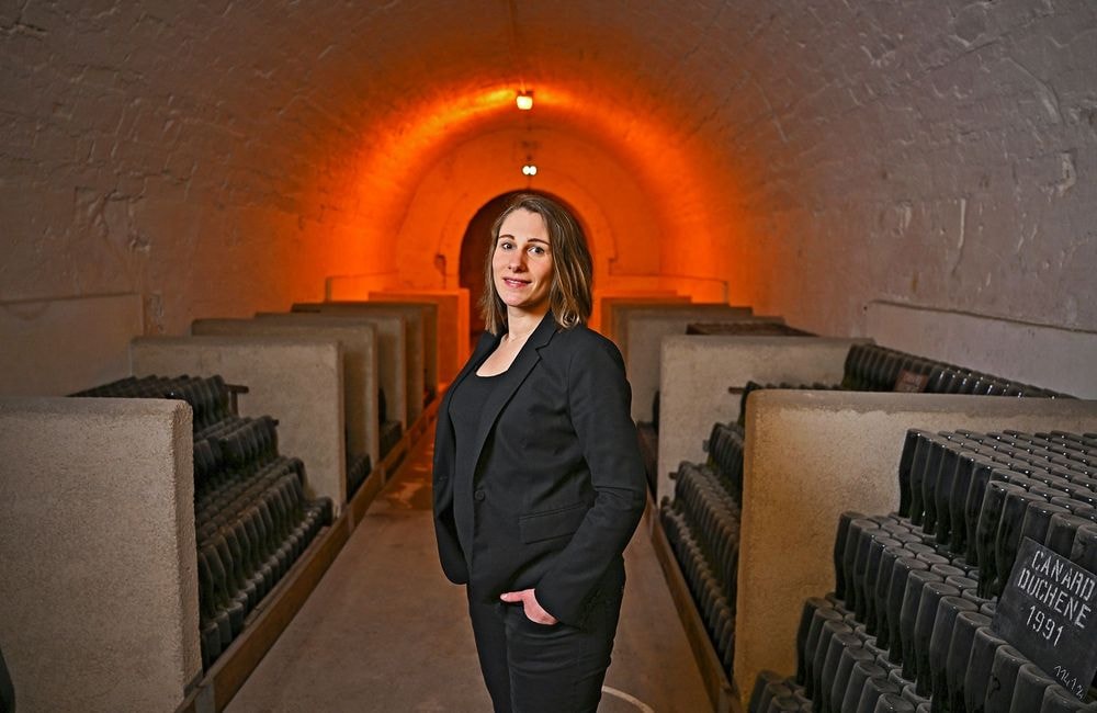 Elles font le vin : Cynthia Fossier, cheffe de cave de la maison Canard-Duchêne