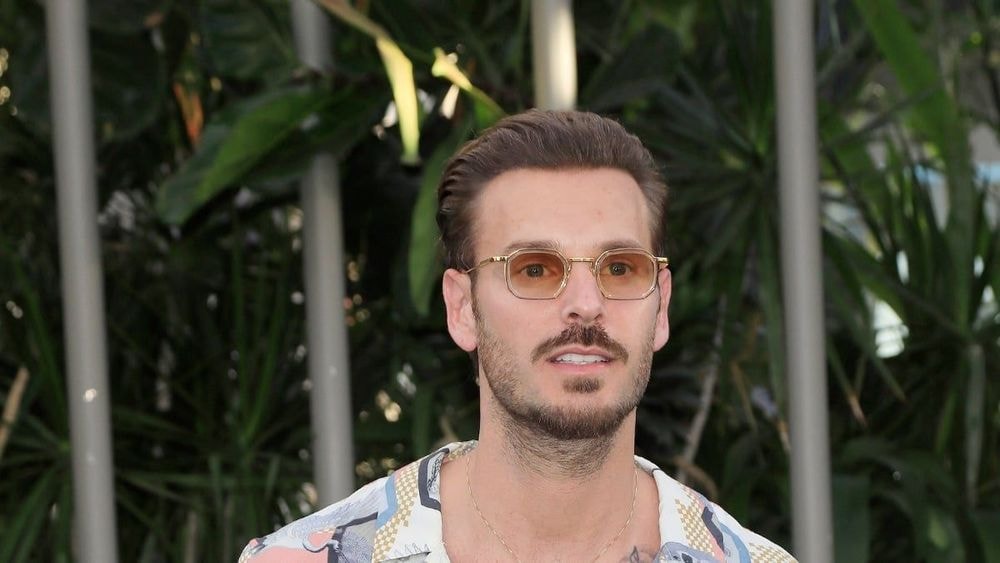 M. Pokora renversé par une voiture dans une vidéo choc, ses fans bouleversés