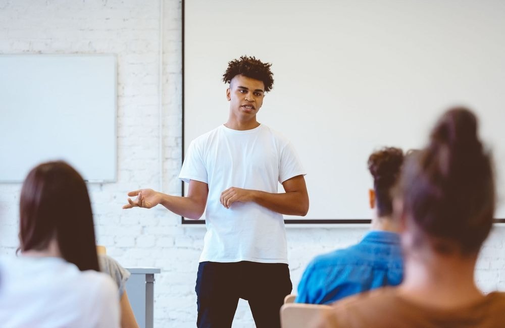 Grand Oral du Bac : 7 jeunes sur 10 ont déjà renoncé à prendre la parole par manque de confiance