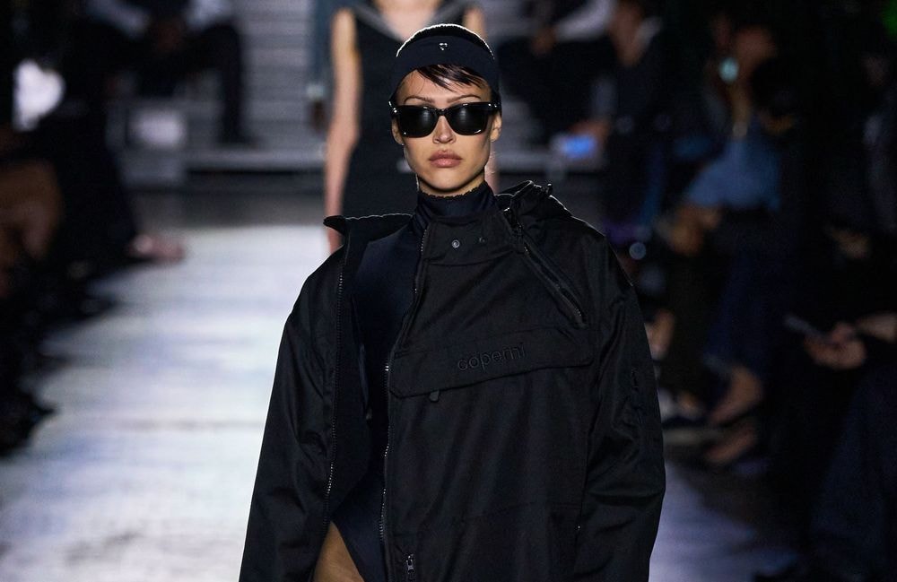 Qu'est-ce que la démarche « horse walk », remise au goût du jour par le mannequin Amelia Gray ?