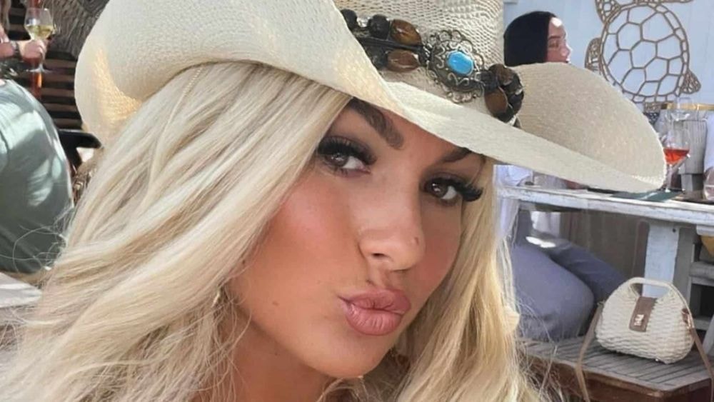 Carla Moreau : enceinte de son deuxième enfant ? Cette photo qui en dit long !