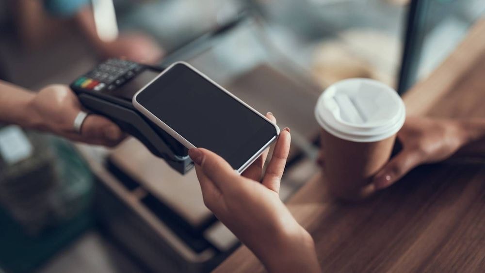 Dix ans après Apple Pay, le paiement mobile vous a-t-il convaincu ?