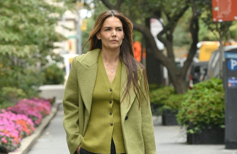 Katie Holmes dévoile sa formule mode pour s’habiller avec élégance cet hiver