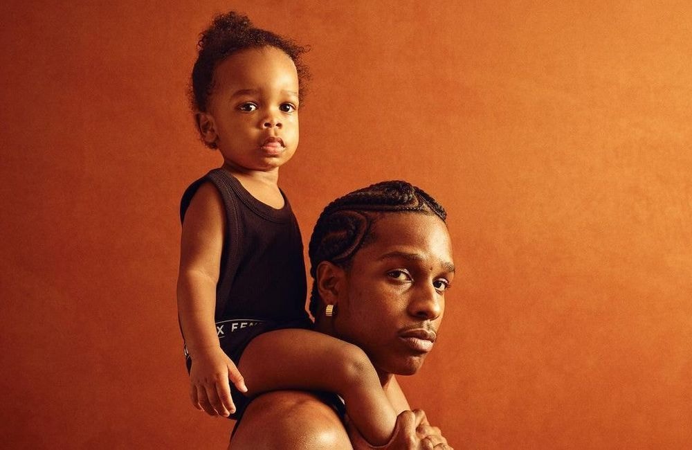 Rihanna fait poser son fils et son compagnon dans la campagne de sa marque de lingerie