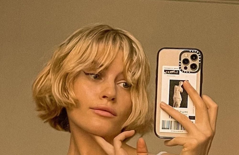 « Carré britpop » : quelle est cette coupe des années 90 que tout le monde veut pour la rentrée ?