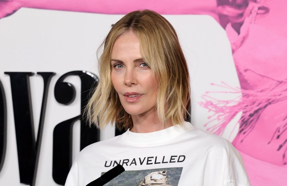 Charlize Theron revient sur la nuit où sa mère a tiré sur son père pour la protéger : « Elle m'a sauvé la vie »