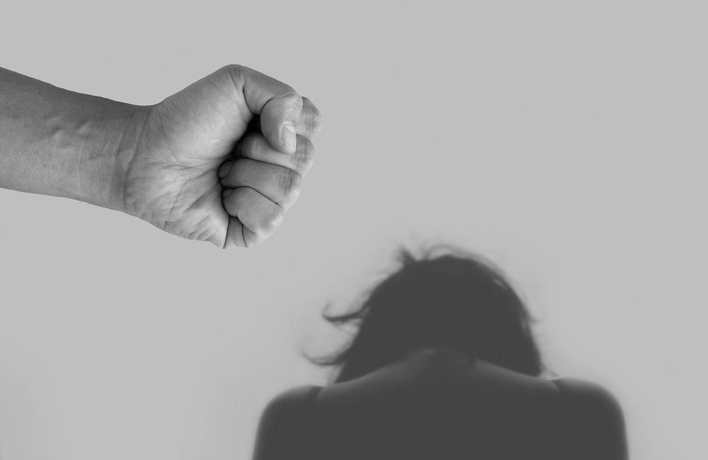 Violences faites aux femmes : à quoi servent les 5 000 téléphones « grave danger » désormais actifs ?