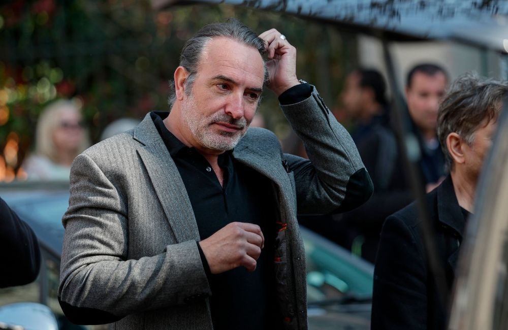 Jean Dujardin en larmes : son discours émouvant à l’enterrement de son ami Bruno Salomone