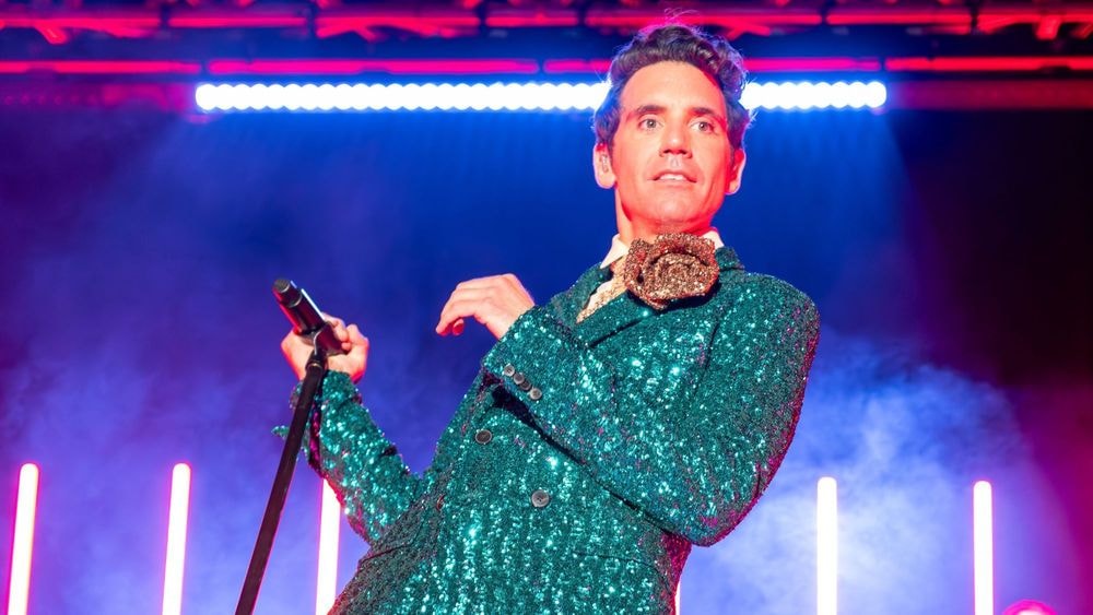 Mika (41 ans) raconte ses premiers ébats avec un homme à l'âge de 15 ans : "J'en ai vomi"