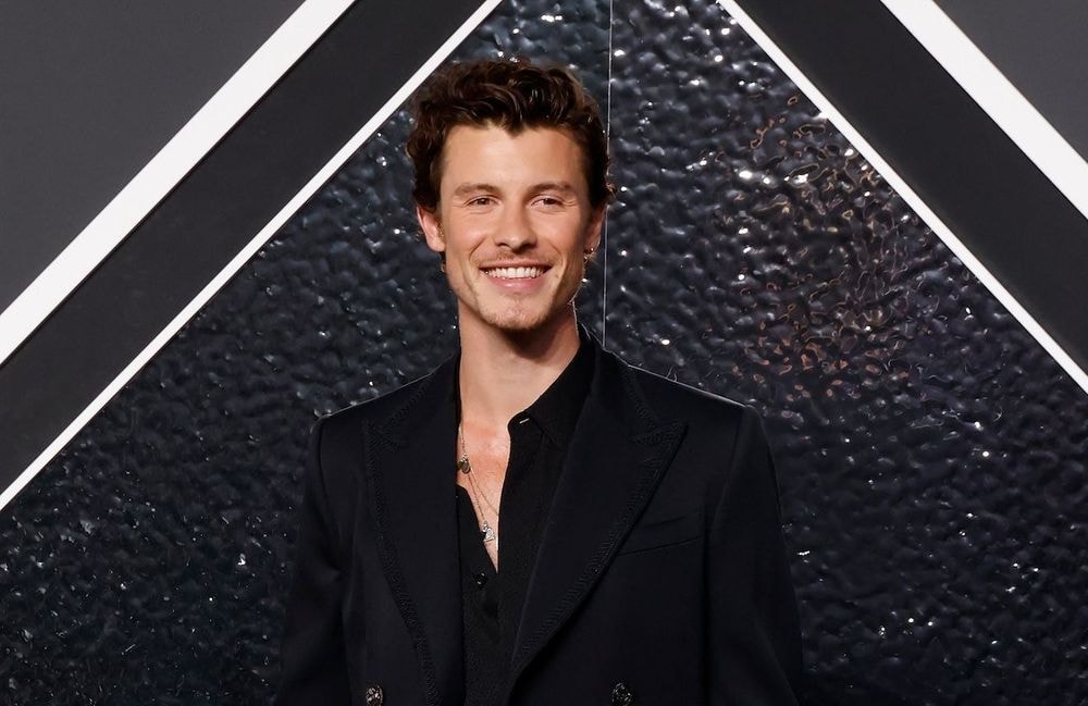 « J’essaie d’être courageux » : Shawn Mendes répond aux rumeurs sur scène et évoque sa sexualité