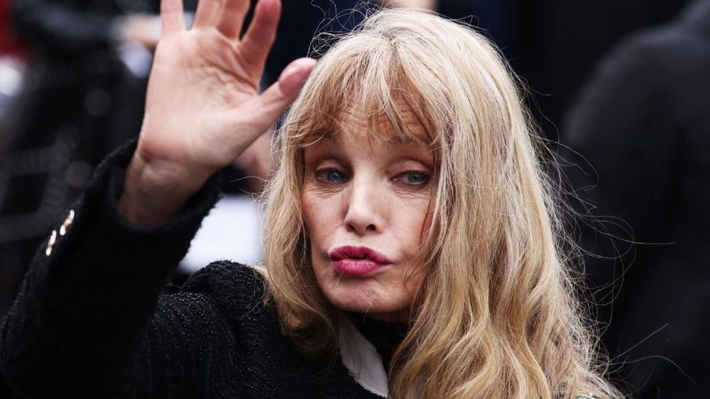 Arielle Dombasle, 71 ans, sans tabou sur sa vie sexuelle : « J’étais une…
