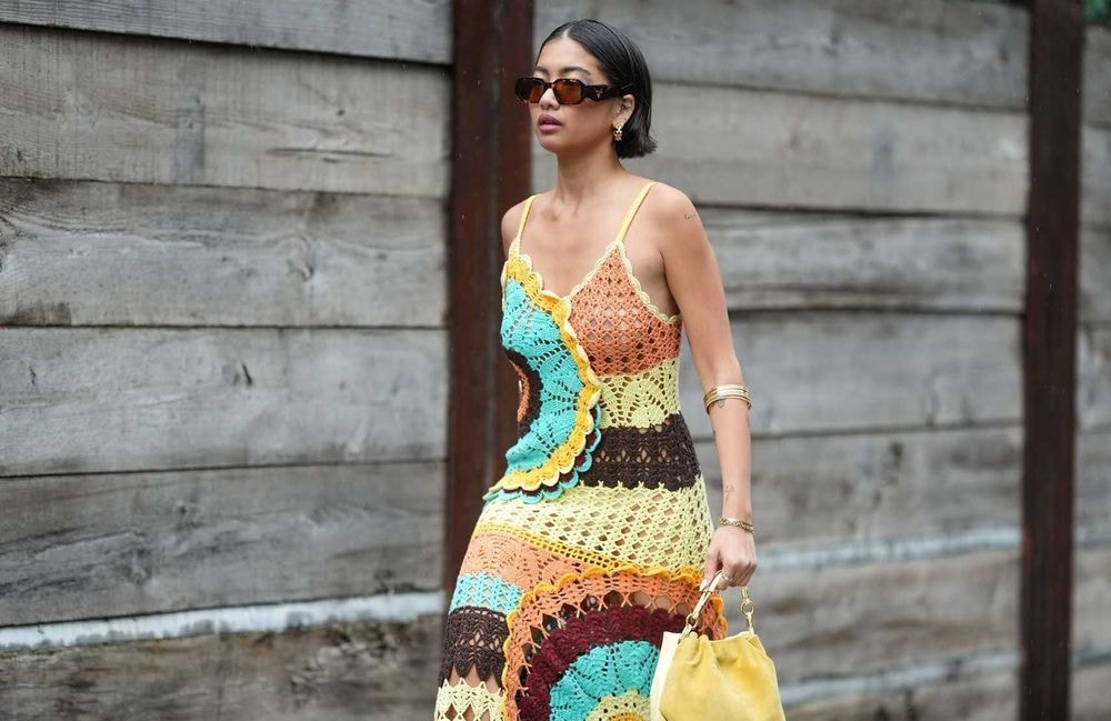 Robe, sac, cardigan, bonnet : le crochet DIY devient l’inspiration mode de l’été sur TikTok